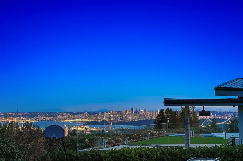 685 KING GEORGES WAY - photo 2 of 25