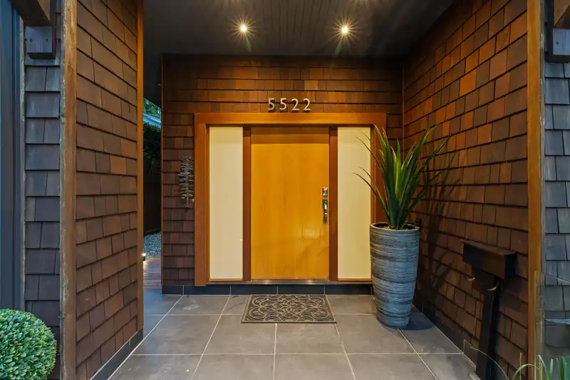 5522 DEERHORN LANE - photo 2 of 37