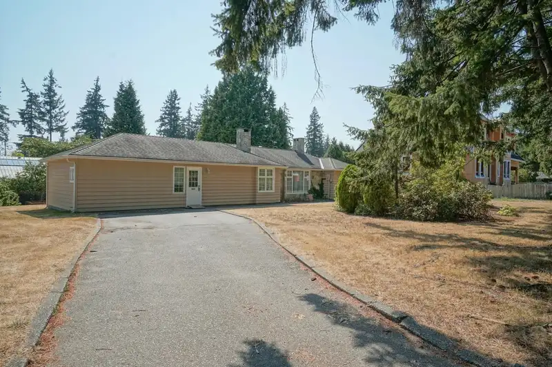 12686 56 AVENUE - photo 3 of 27