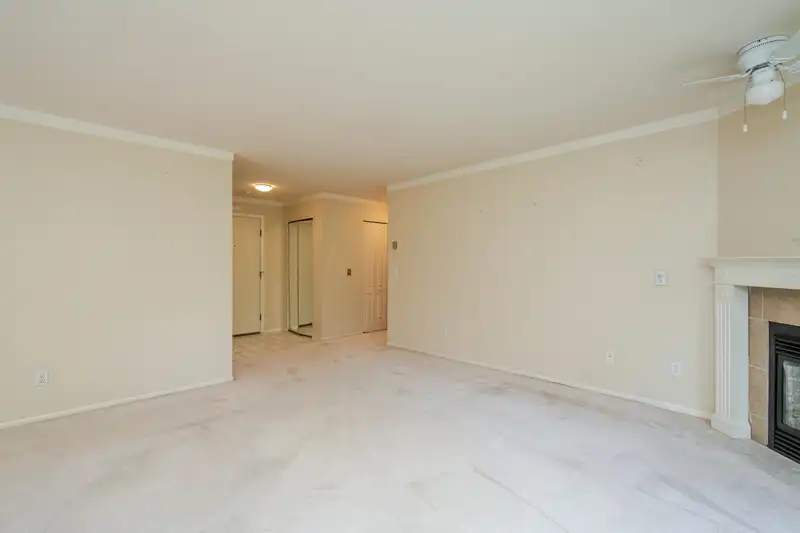 201 13910 101 AVENUE - photo 3 of 30