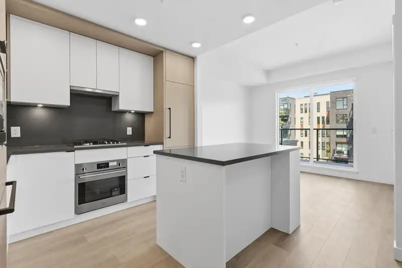 404 2268 E BROADWAY - photo 1 of 16