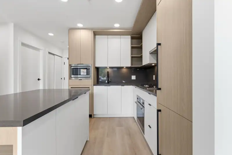 404 2268 E BROADWAY - photo 3 of 16