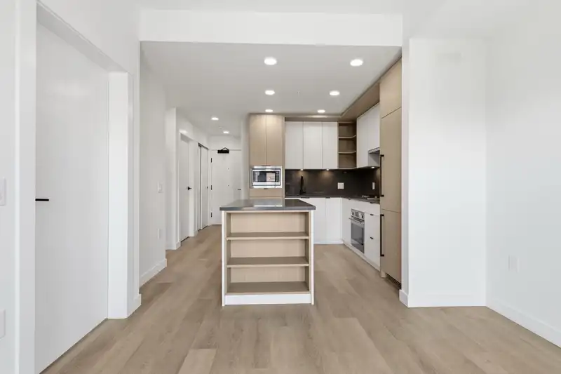 404 2268 E BROADWAY - photo 4 of 16