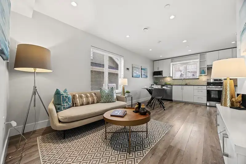 5440 RHODES STREET - photo 2 of 33