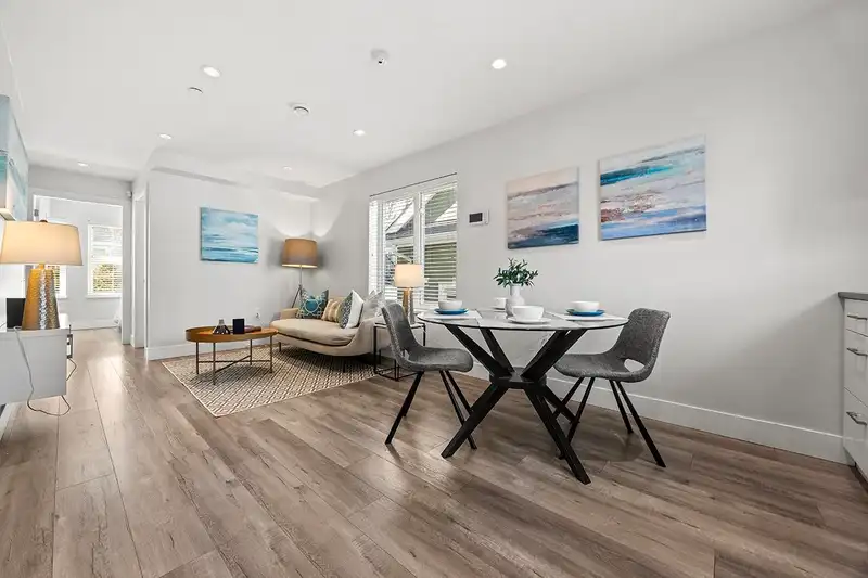 5440 RHODES STREET - photo 4 of 33