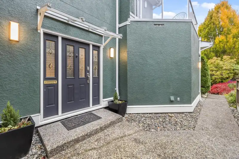 2026 W 14TH AVENUE - photo 2 of 31