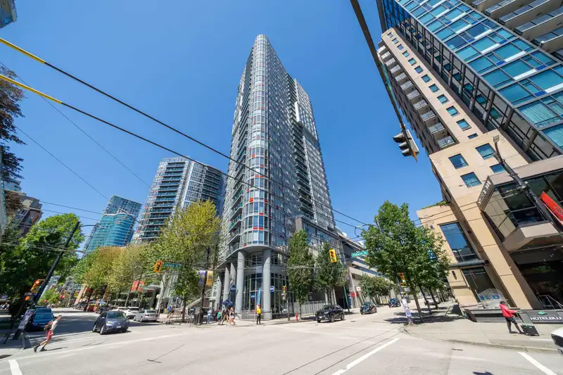 301 233 ROBSON STREET - photo 1 of 18