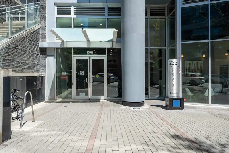 301 233 ROBSON STREET - photo 2 of 18