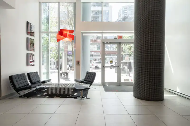 301 233 ROBSON STREET - photo 3 of 18
