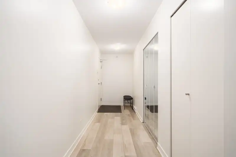 301 233 ROBSON STREET - photo 4 of 18