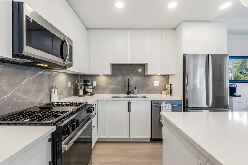 409 3528 146A STREET - photo 2 of 25