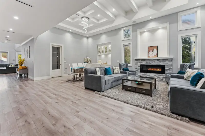 6710 137A STREET - photo 3 of 25