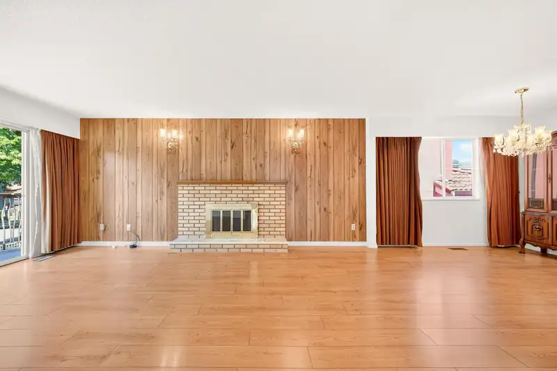2463 GALT STREET - photo 2 of 37