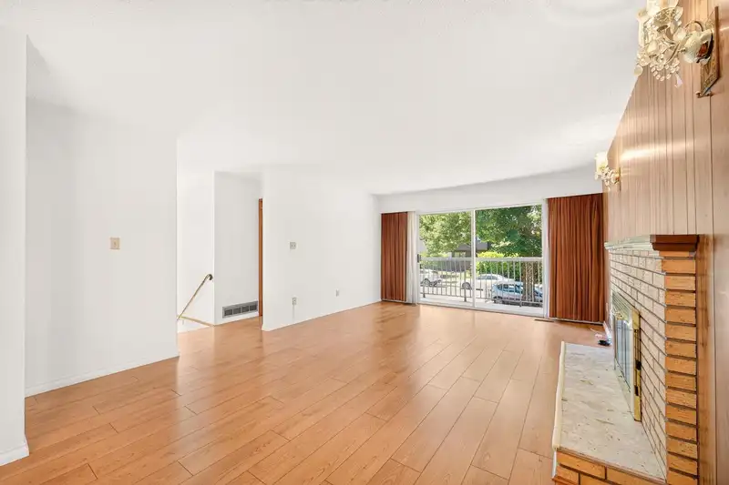 2463 GALT STREET - photo 4 of 37