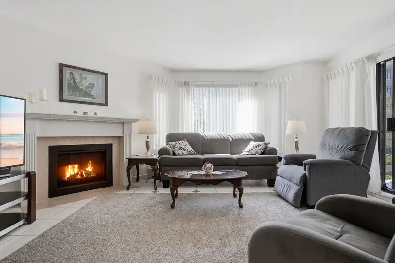 208 15300 17 AVENUE - photo 3 of 29