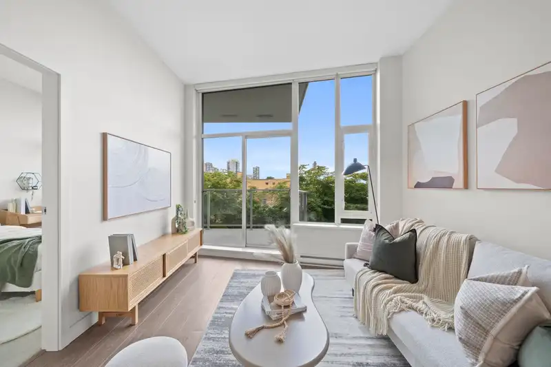 609 668 COLUMBIA STREET - photo 3 of 40