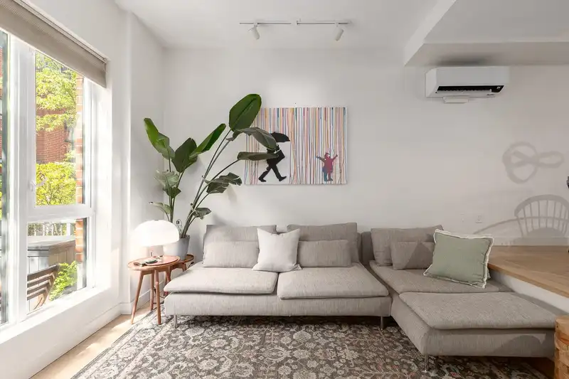 219 1961 COLLINGWOOD STREET - photo 3 of 39