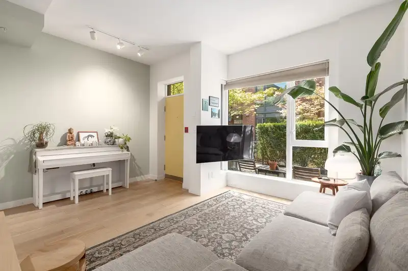 219 1961 COLLINGWOOD STREET - photo 4 of 39