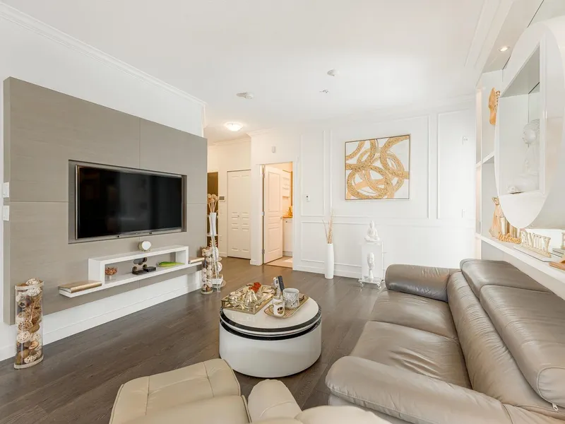 213 9388 MCKIM WAY - photo 4 of 17