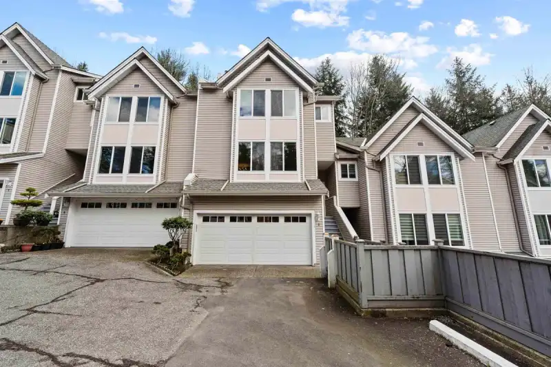 5 2600 BEAVERBROOK CRESCENT - photo 1 of 40