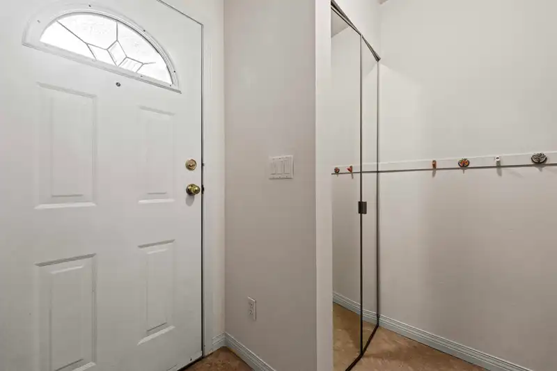 5 2600 BEAVERBROOK CRESCENT - photo 4 of 40