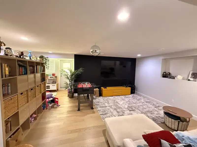 8467 206 STREET - photo 3 of 14