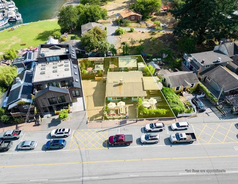 443B BOWEN ISLAND TRUNK ROAD - photo 2 of 21