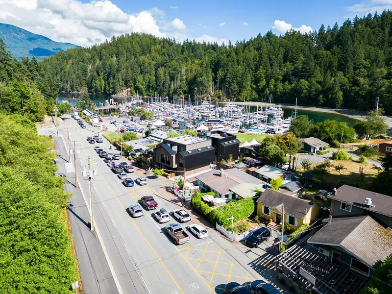 443B BOWEN ISLAND TRUNK ROAD - photo 3 of 21