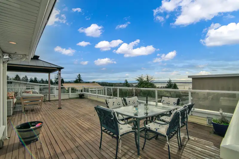 1050 PARKER STREET - photo 3 of 21