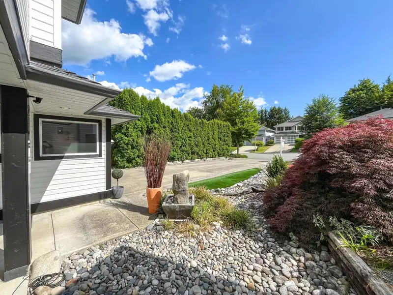 21447 90A AVENUE - photo 2 of 33