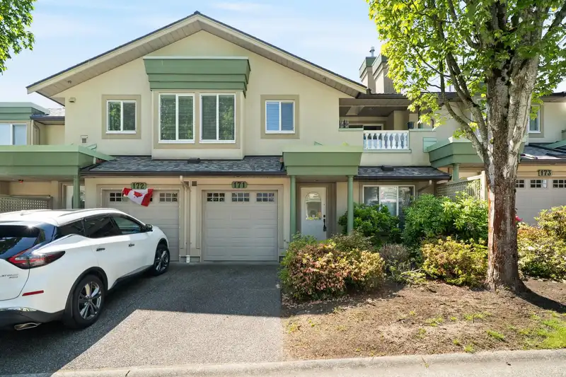 171 13888 70 AVENUE - photo 1 of 26