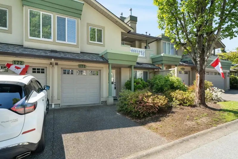 171 13888 70 AVENUE - photo 2 of 26