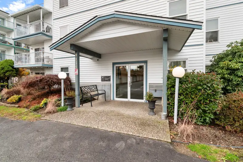 301 9175 EDWARD STREET - photo 2 of 26