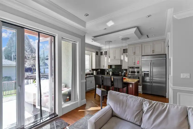 3368 W 12 AVENUE - photo 4 of 17