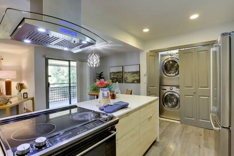 10532 HOLLY PARK LANE - photo 4 of 24