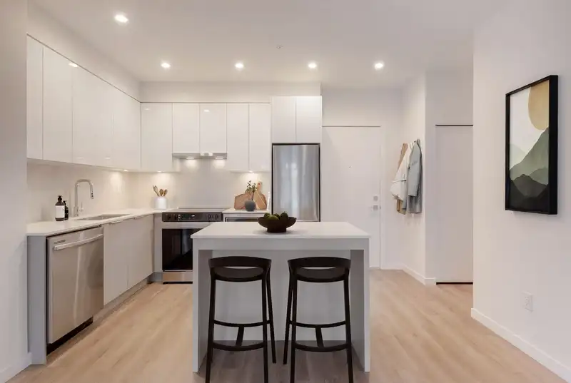 511 14257 103A AVENUE - photo 2 of 40