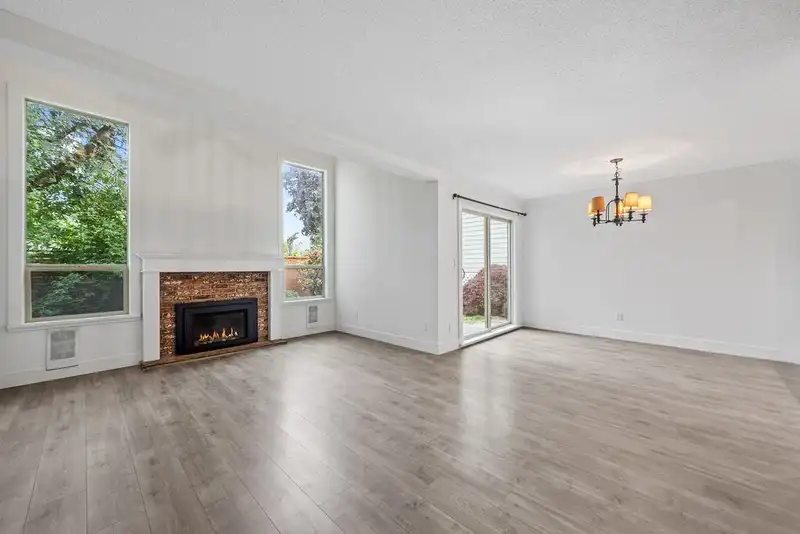 94 6880 LUCAS ROAD - photo 2 of 32