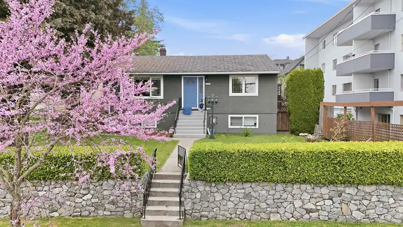 1315 EIGHTH AVENUE - photo 2 of 40