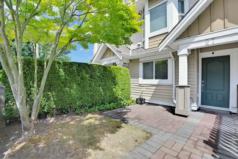 27 9451 GRANVILLE AVENUE - photo 2 of 34