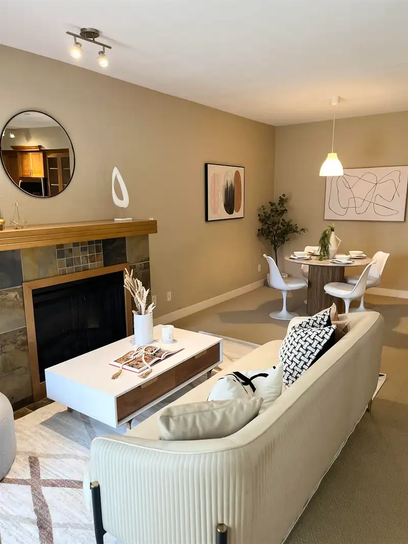 76 7388 MACPHERSON AVENUE - photo 4 of 29