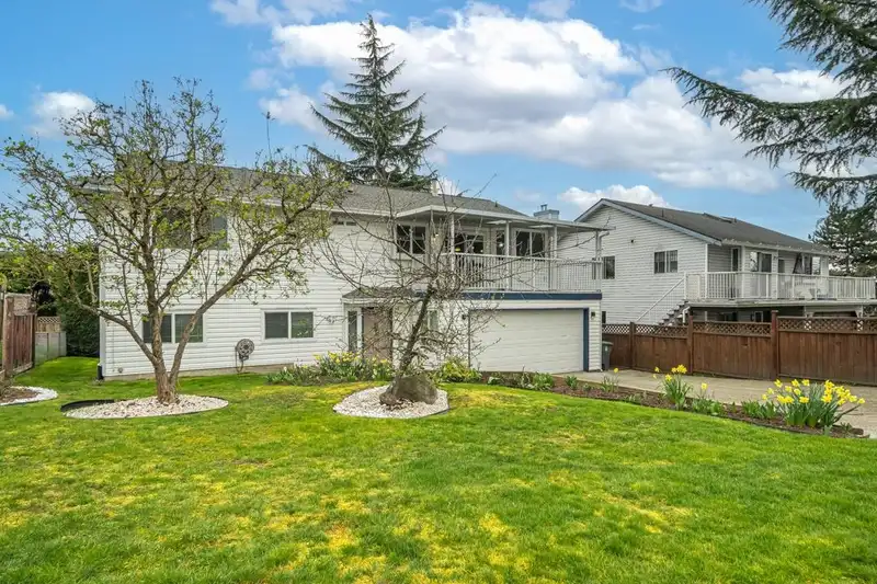 5633 192 STREET - photo 2 of 34