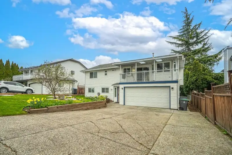 5633 192 STREET - photo 3 of 34