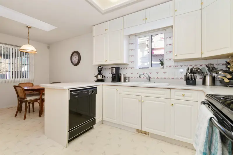 480 COQUIHALLA STREET - photo 3 of 20