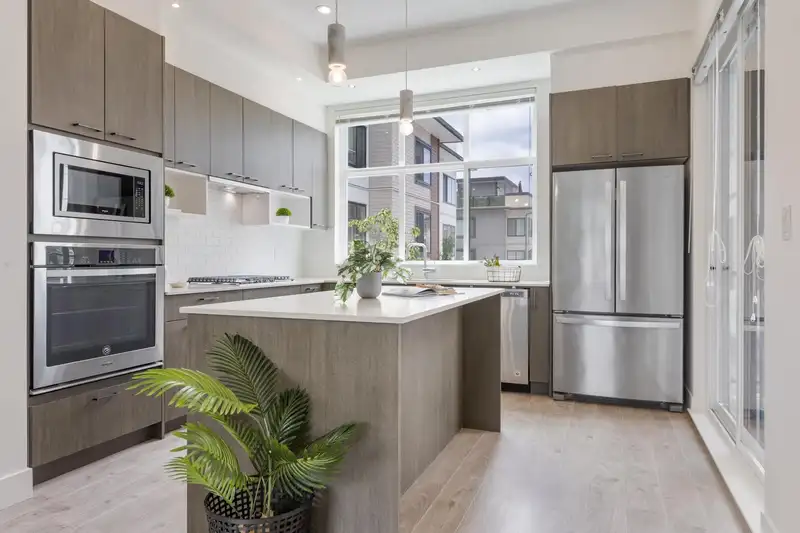 62 20849 78B AVENUE - photo 1 of 18
