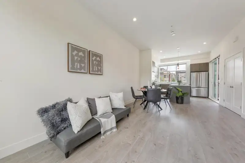 62 20849 78B AVENUE - photo 2 of 18