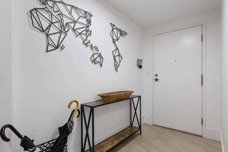 204 2410 CORNWALL AVENUE - photo 2 of 25