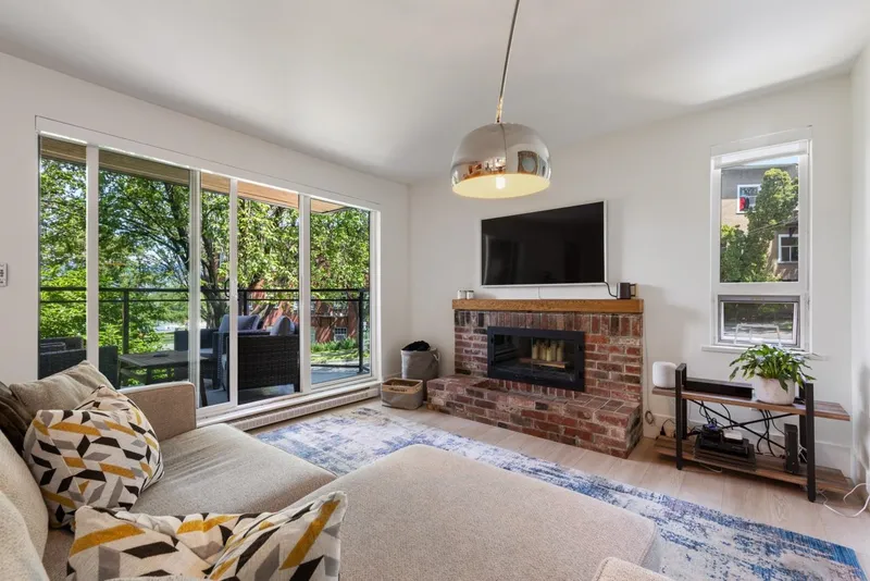 204 2410 CORNWALL AVENUE - photo 3 of 25