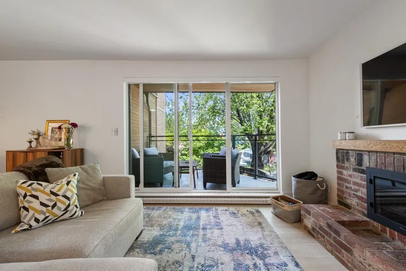 204 2410 CORNWALL AVENUE - photo 4 of 25