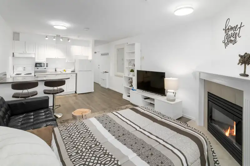 301 624 AGNES STREET - photo 2 of 18