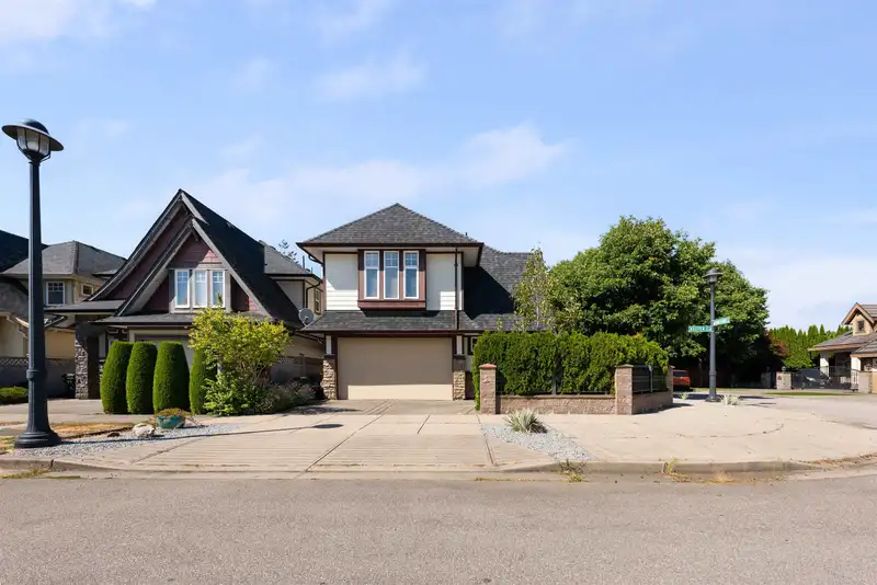 7633 ARMSTRONG STREET - photo 3 of 40